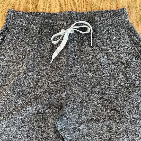 Vuori Performance Jogger - Picture 2 of 3